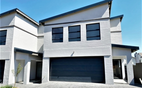 BRAND NEW 3BED, 2 BATH DUETTE IN SECURE ESTATE