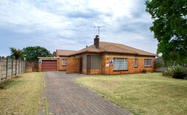 Comfortable 4 Bedroom, 2 Bathroom Family Home in Horison