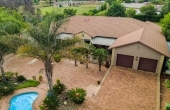 Dual Residential Property for sale on 5000m2 stand in Grootfontein Country Estate!