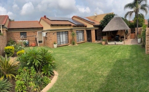 2 Bedroom Townhouse for Sale in Equestria Estate!